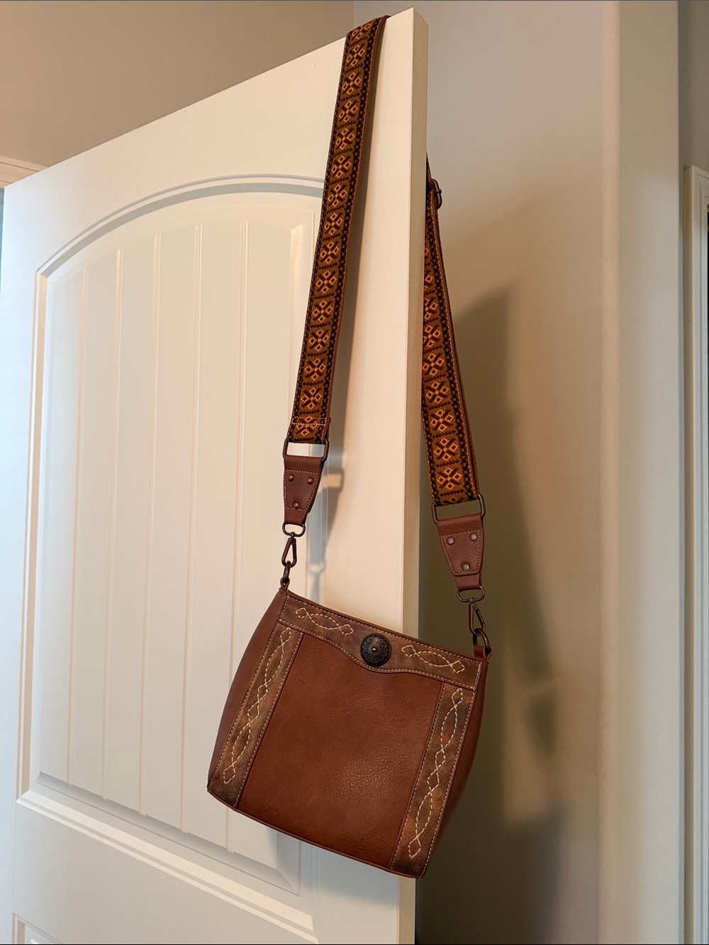 Blazin Roxx Brown Leather Crossbody with Patterned Strap